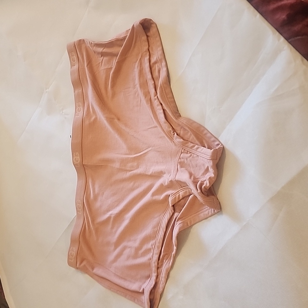UGG Blus  Cheeky Boy Short size XL